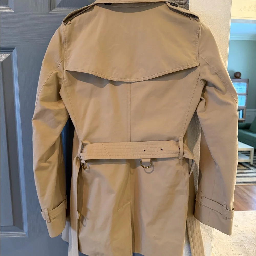 Burberry Beige Double-Breasted Trench Coat with Black Buttons - Picture 4 of 5